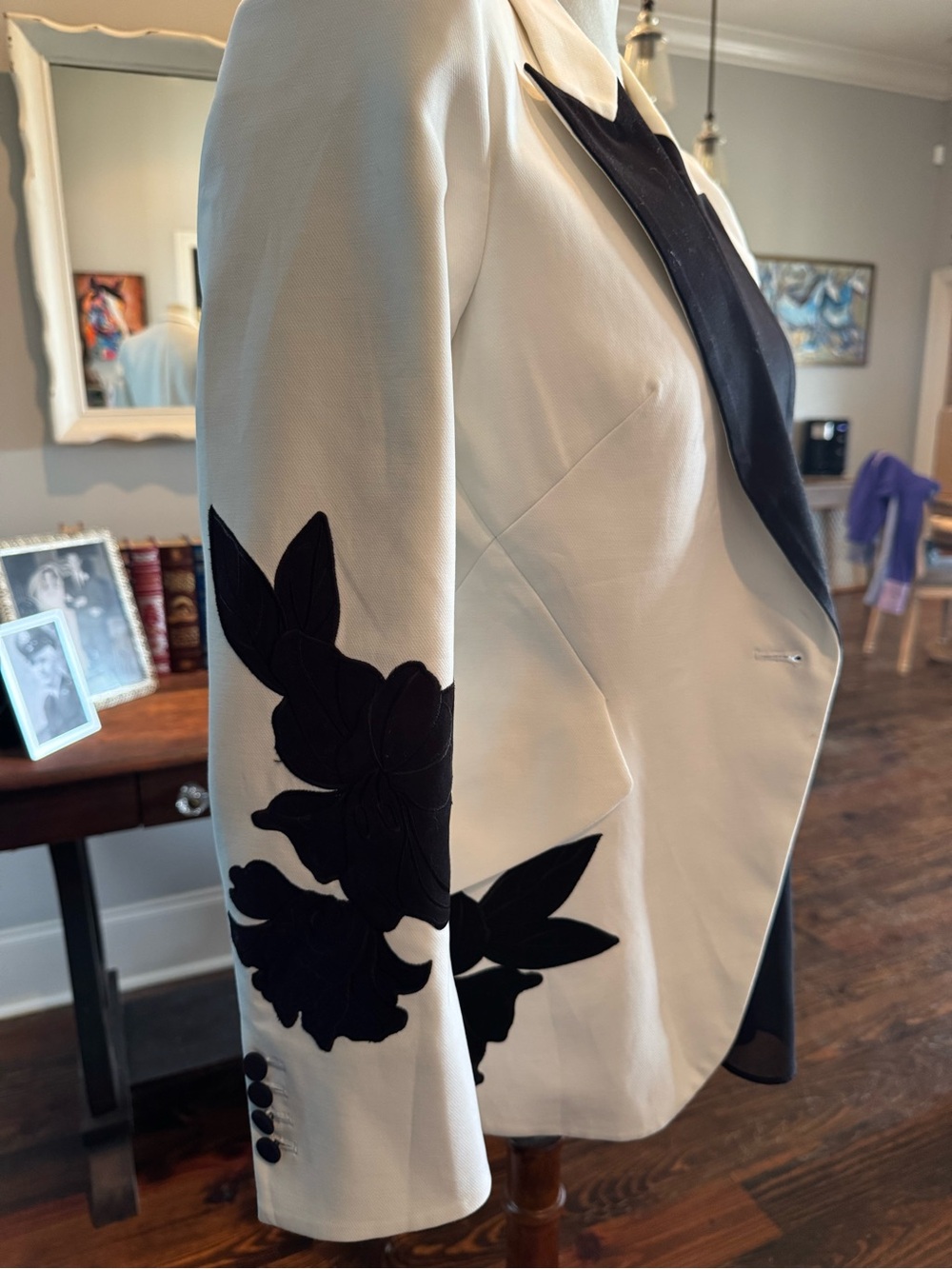 White House Black Market White Blazer with Black Floral Appliqué - Picture 4 of 13